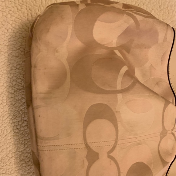 Coach purse in the color cream - Picture 3 of 7